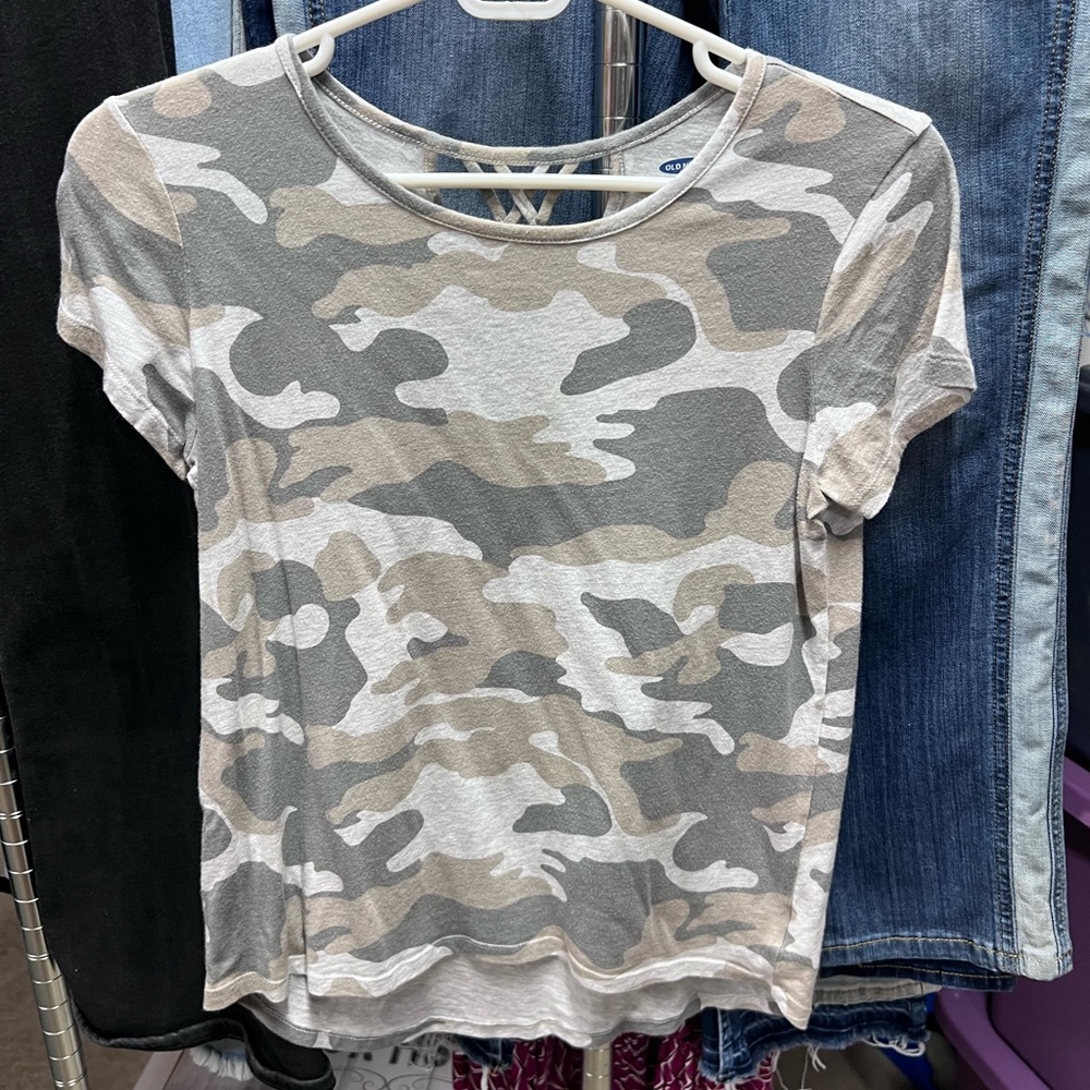 Girls Old navy T-shirt size XL